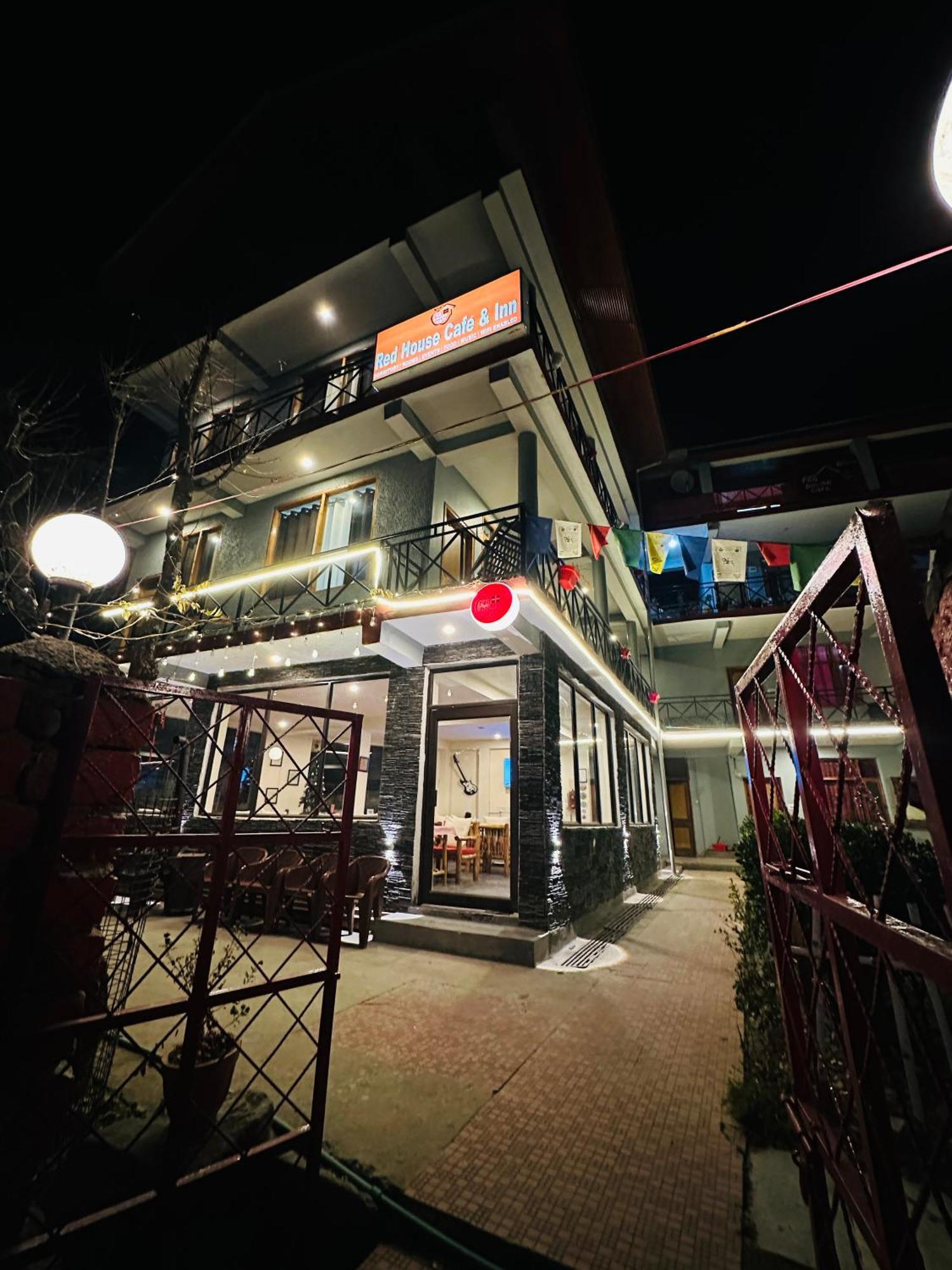 Red House Cafe And Inn Manāli Exteriér fotografie